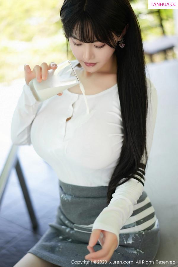 朱可 barbie可儿 [XiuRen]高清写真图 2023.05.04 No.6673 朱可儿Flora 短裙美臀第3张图片